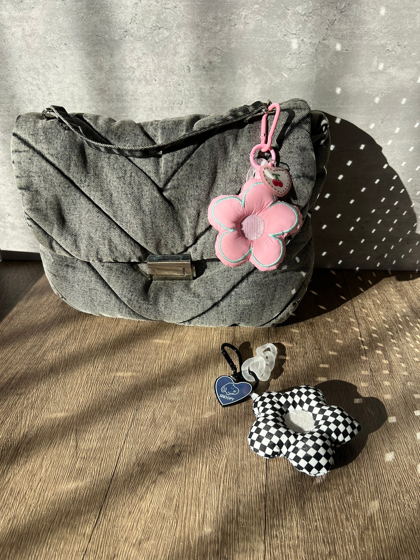 Pastel Checkered Daisy Keychain